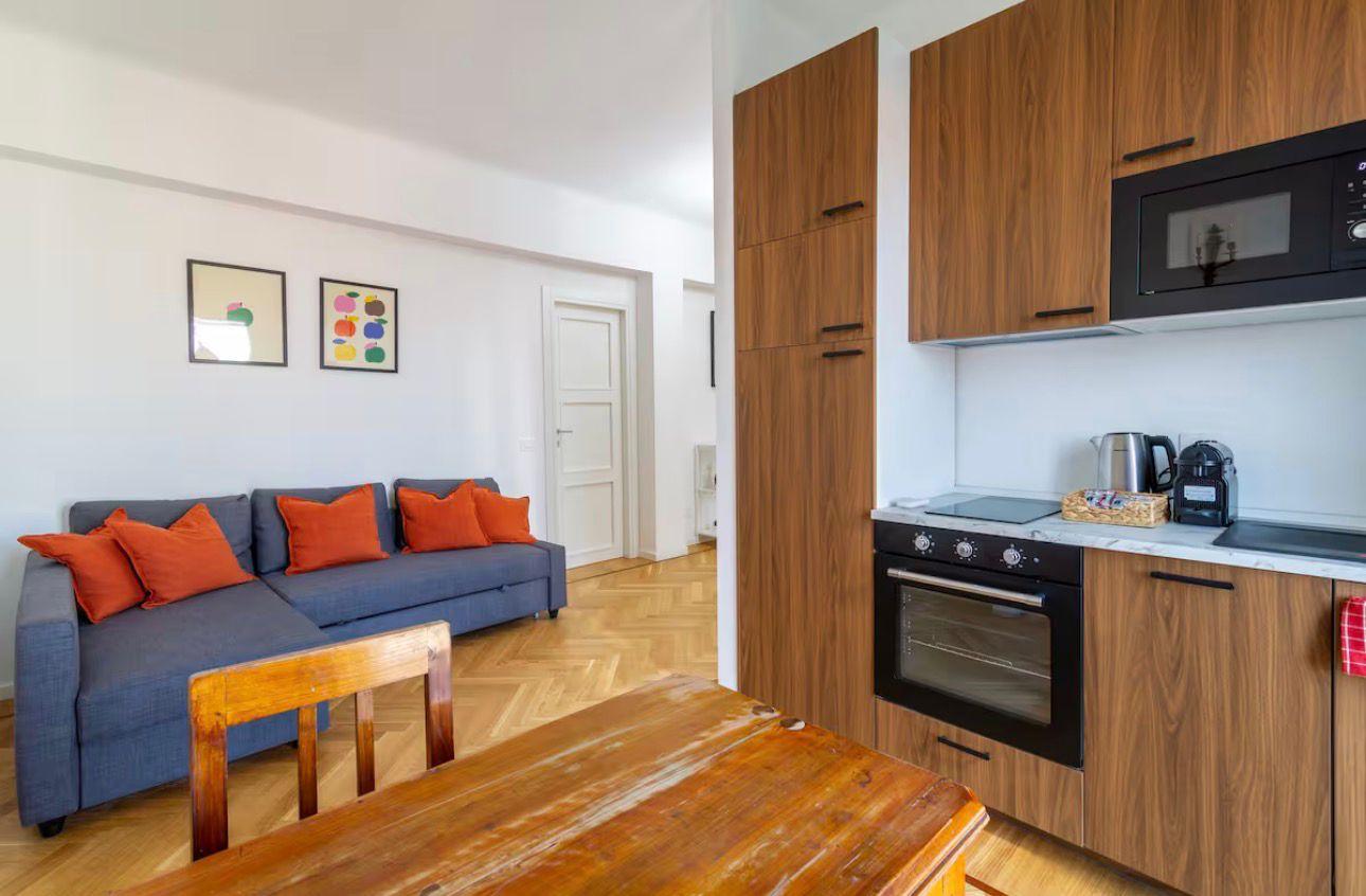 divano, cucina, tavolo, sedia, forno, porta