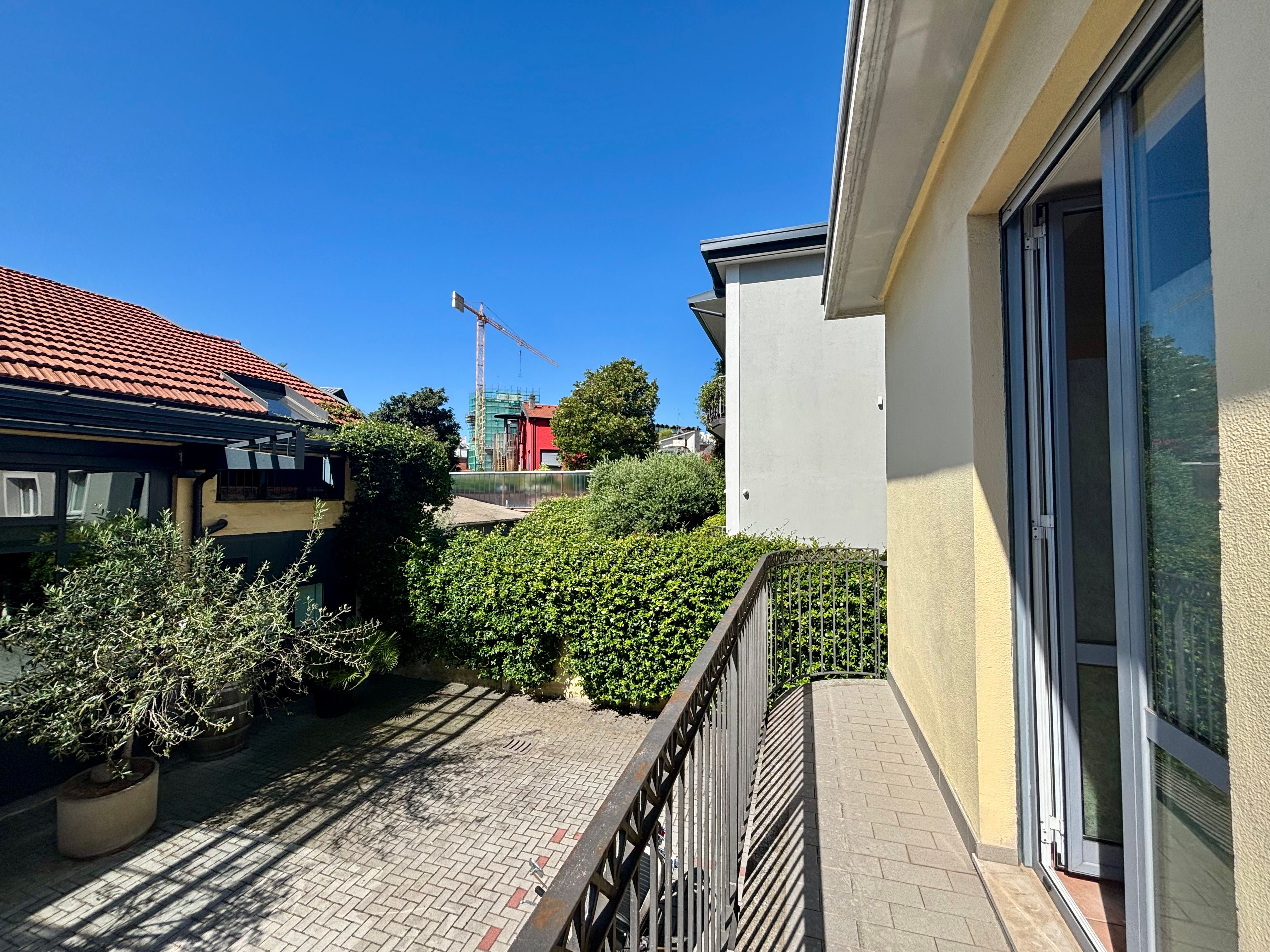 vista dal balcone, piante, cortile interno