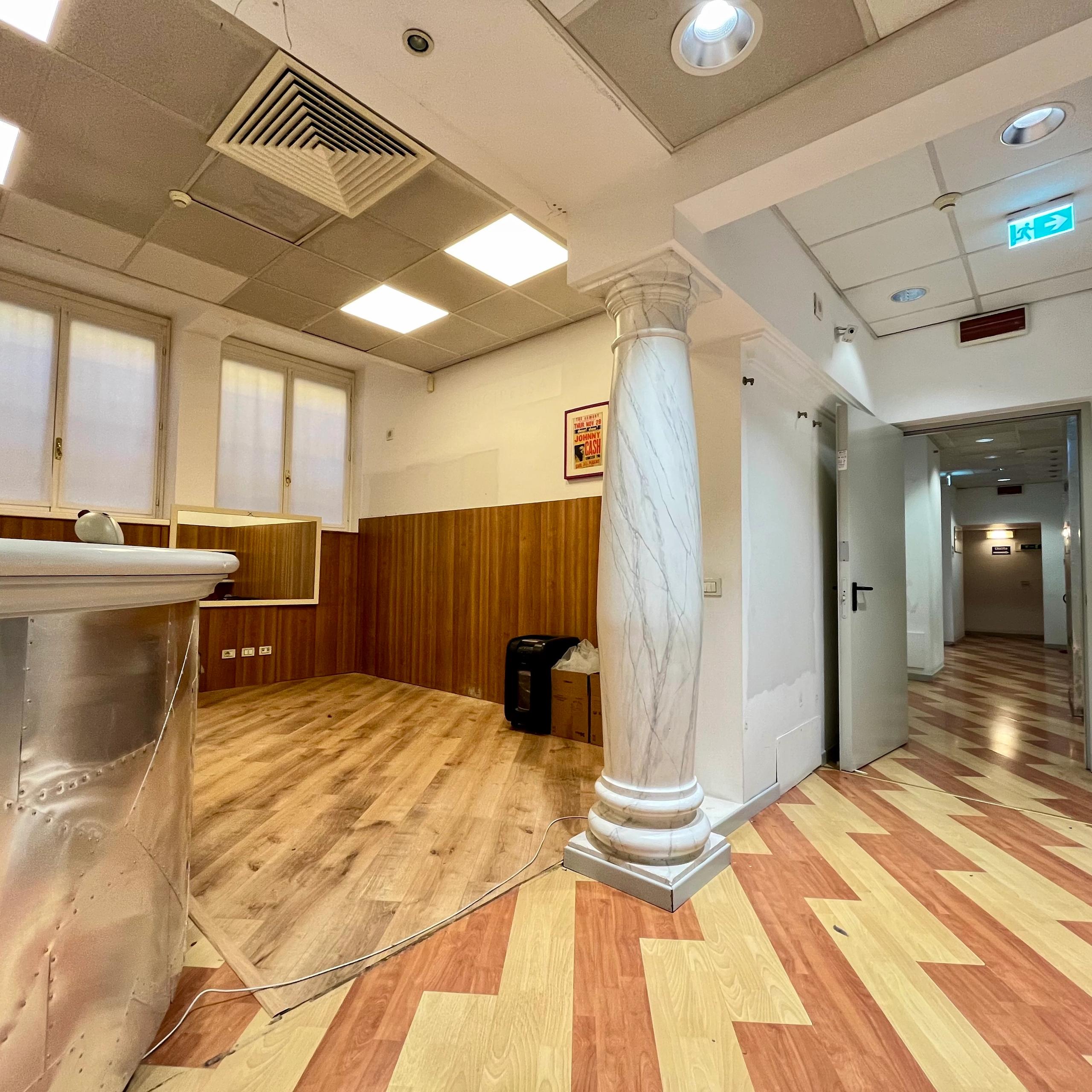 finestre, ingresso, bancone ricezione, colonna, corridio, porte, luci