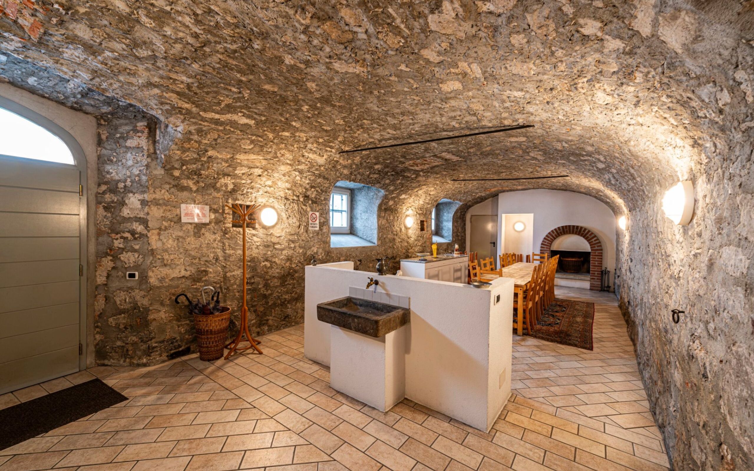 Stone walls, Kitchen, Dining room, Fireplace, Windows