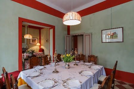 dinig room, chairs, plates, lamps, paintings