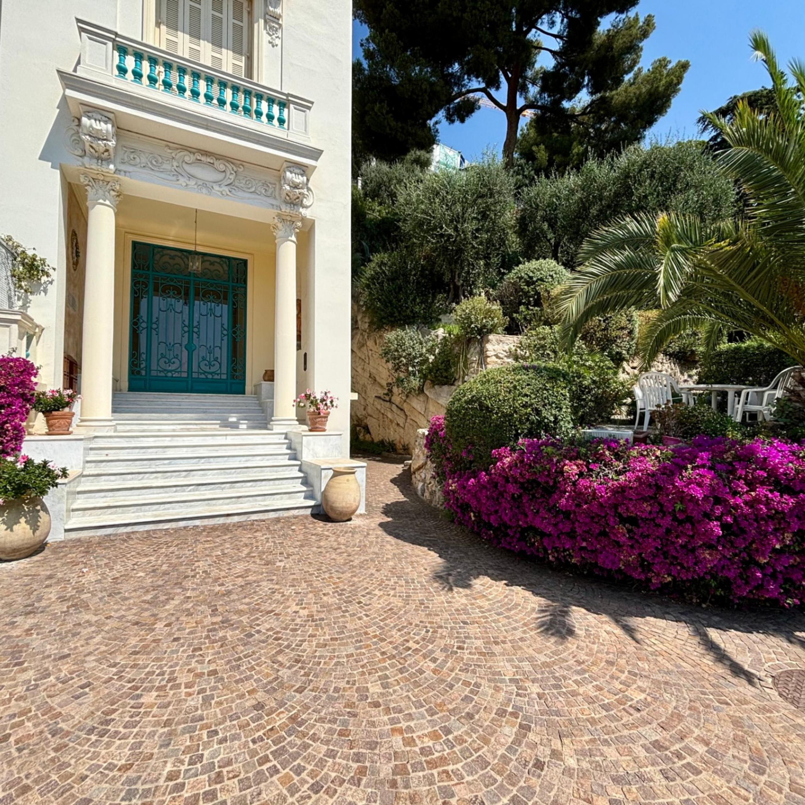 ingresso, scalini, balcone, colonne corinzie, piante, giardino, vasi