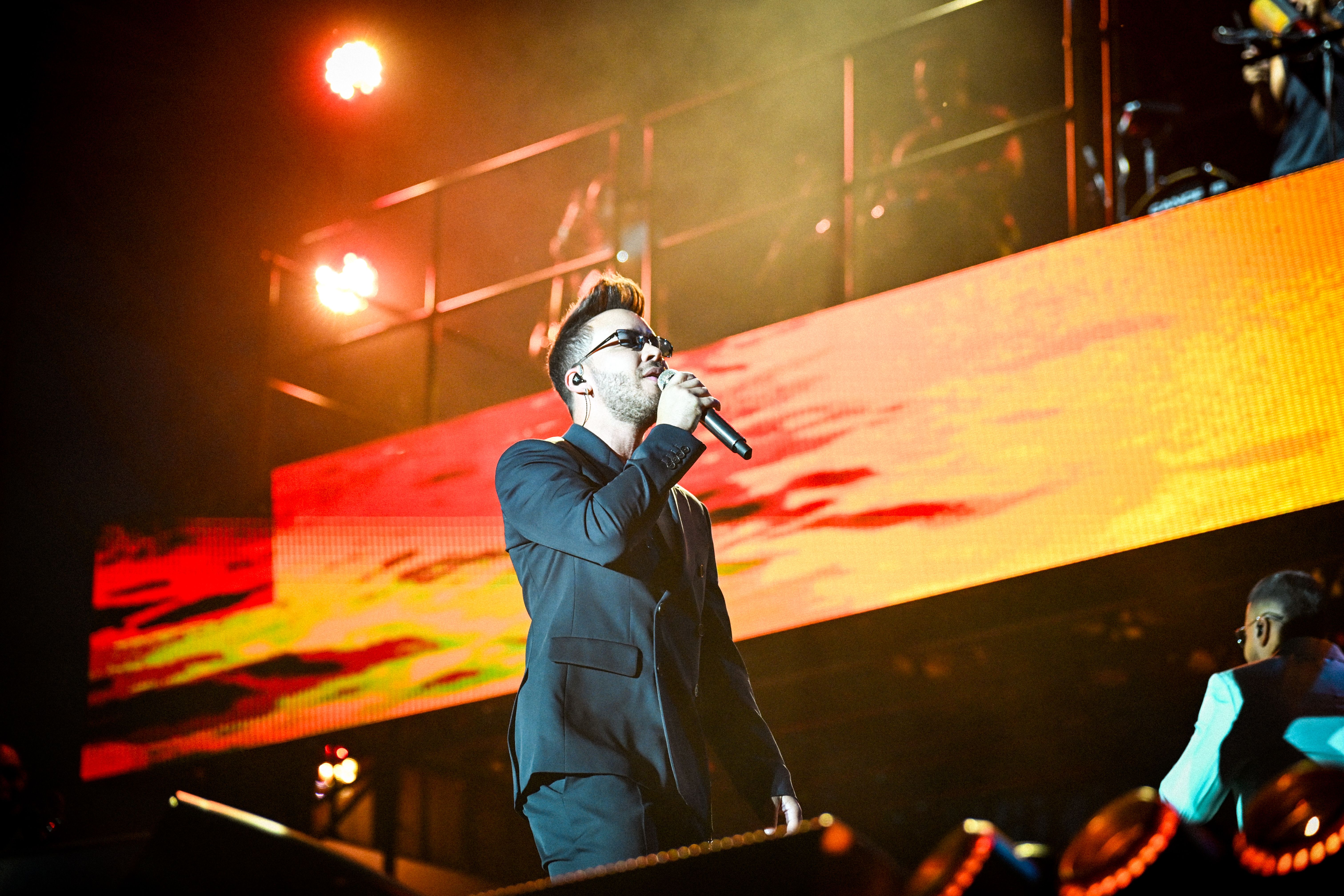 Prince Royce cantando icónica 2026 (Sevilla)