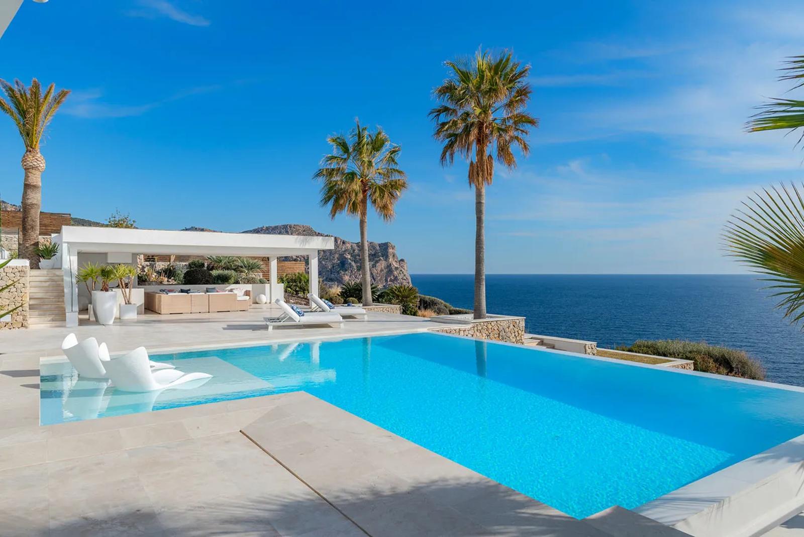 Modern Cliffside Villa with Captivating Views of the Mediterranean Sea, Mallorca