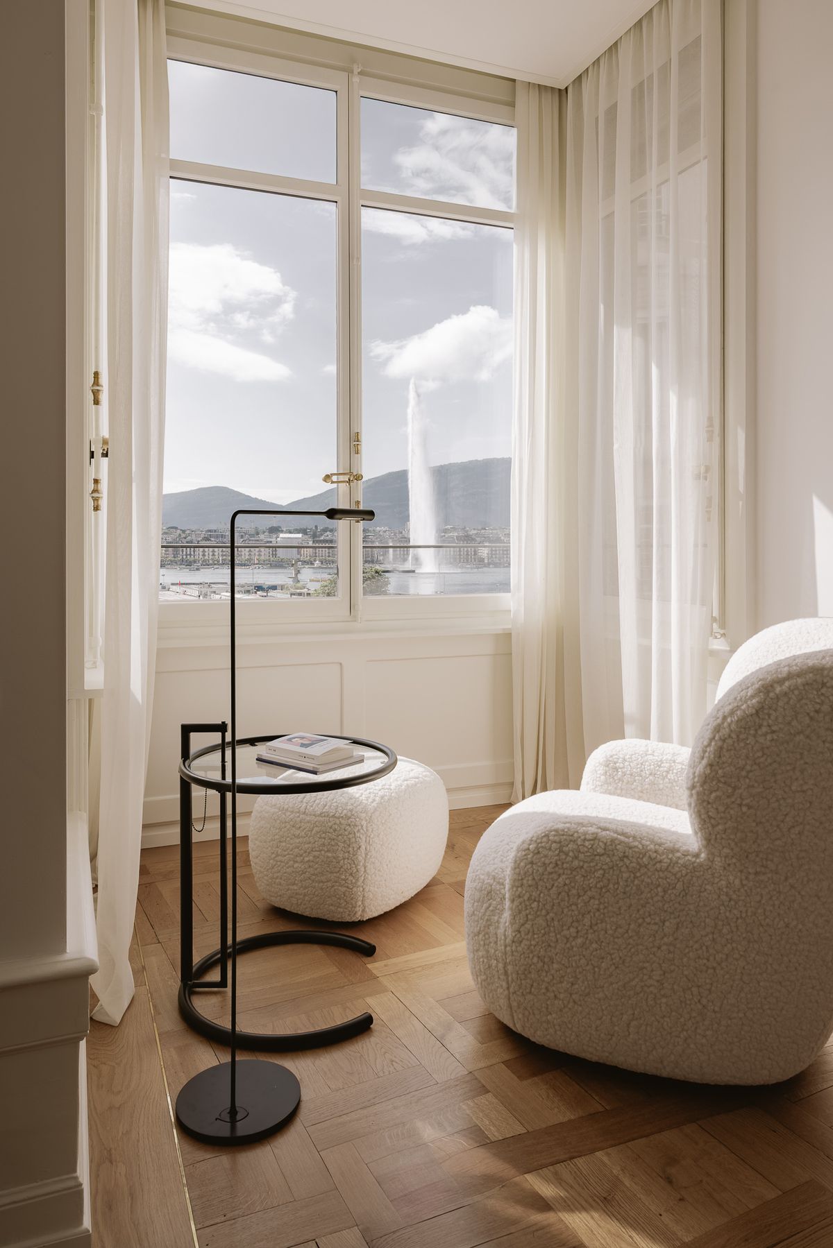 Lakefront Luxury Apartment, Geneva, Switzerland