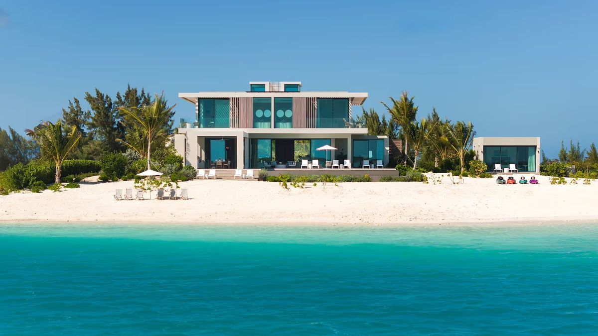 Prime Beachfront Villa in Grace Bay, Turks and Caicos