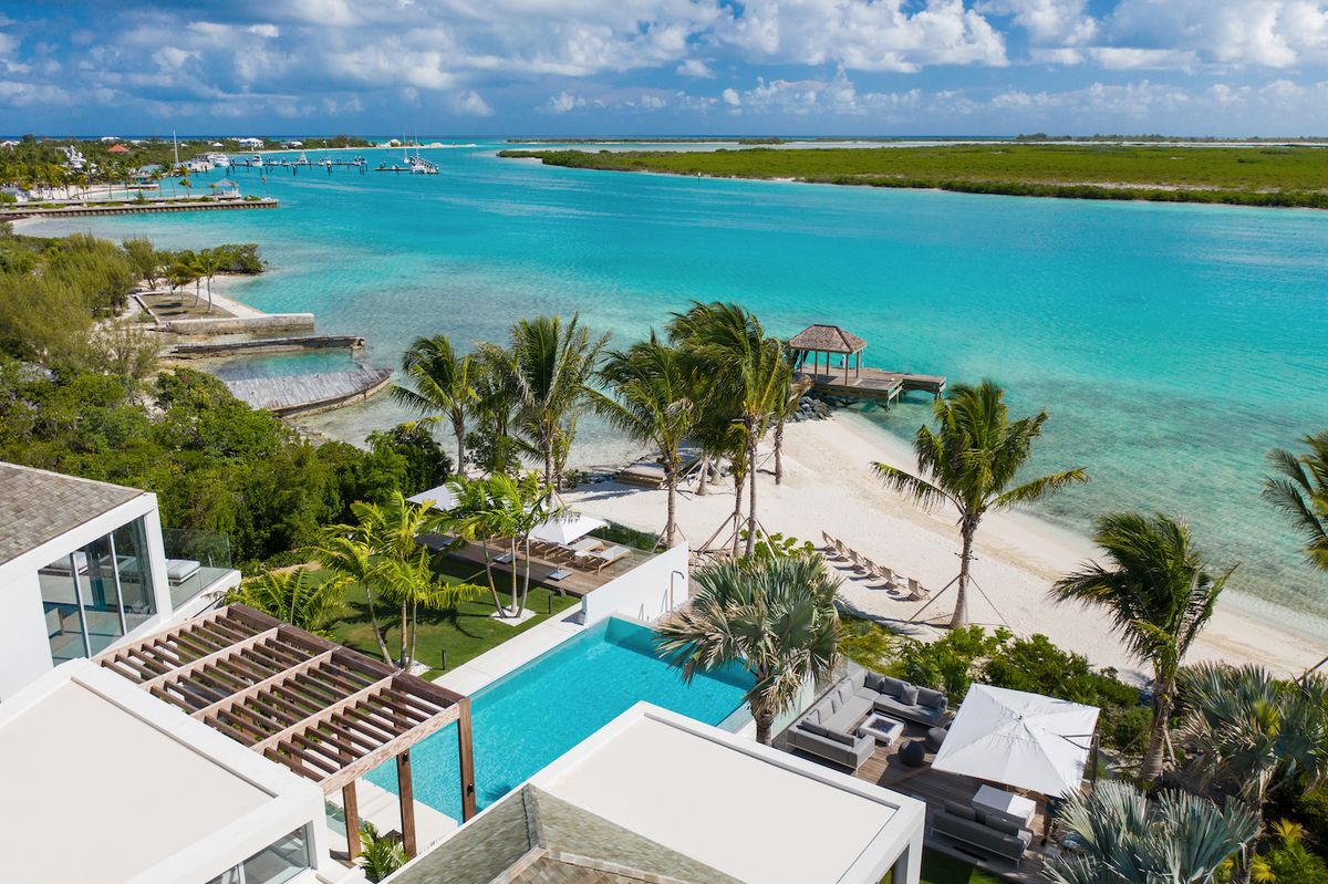 Modern Beachfront Villa in Blue Cay Estate, Turks and Caicos 