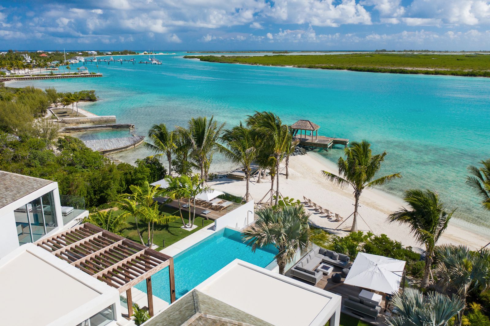 Modern Beachfront Villa in Blue Cay Estate, Turks and Caicos