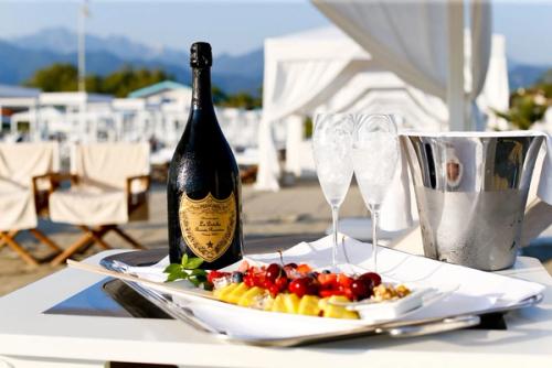 La Datcha Forte dei Marmi Ultra Luxury Villa Rental Tuscany Italy