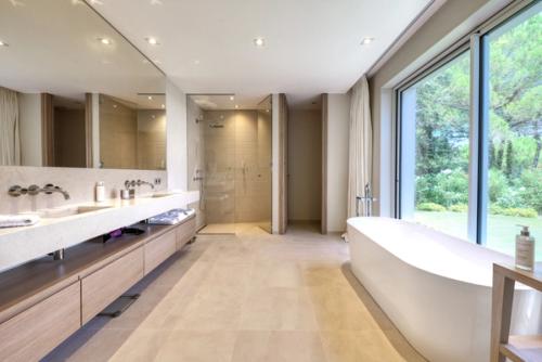 Elegant Villa with Panoramic Views of Pampelonne Beach, St Tropez, France 