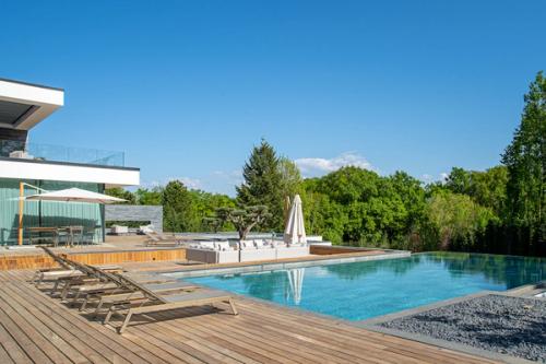 Ultima Geneva Grand Villa