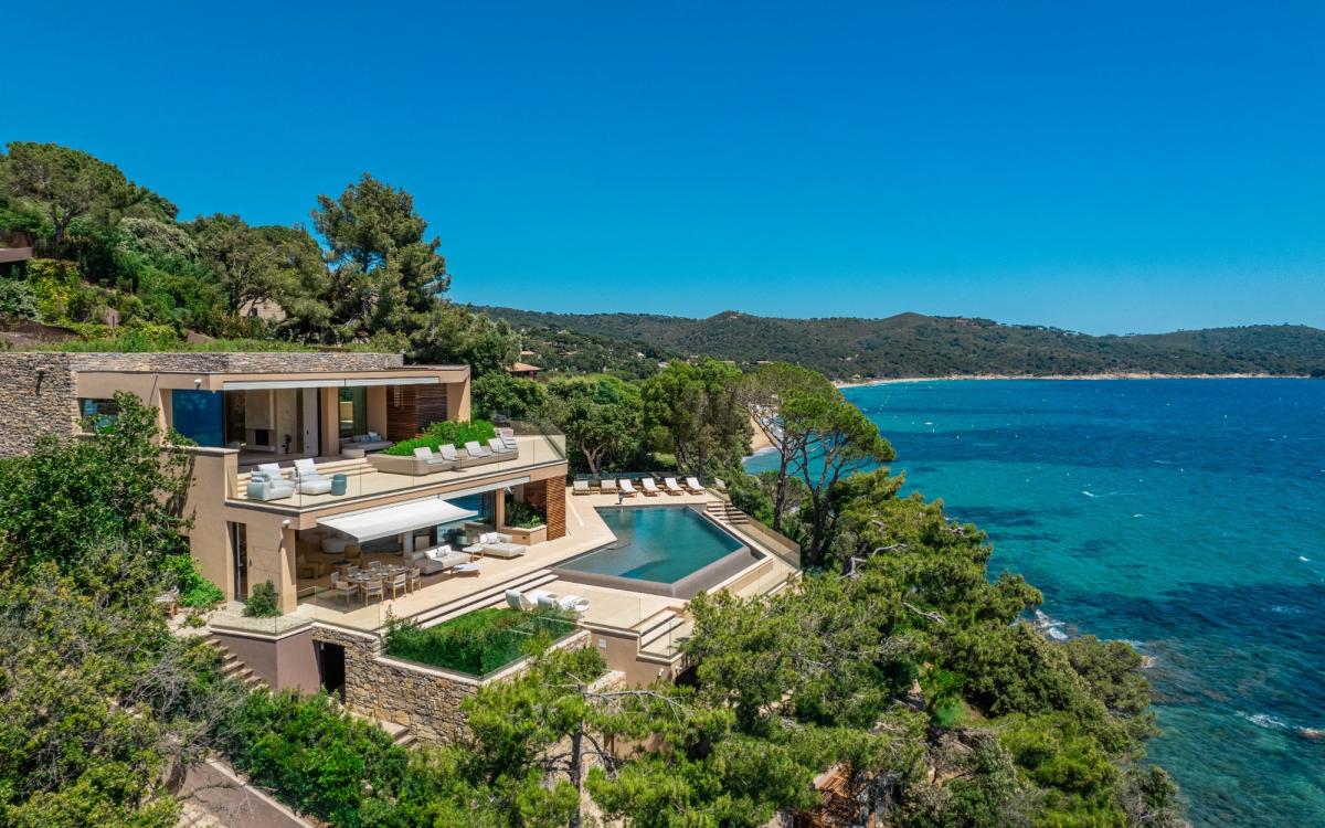 Exquisite Seaside Villa with Breathtaking Views in La-Croix Valmer, near Saint-Tropez, France