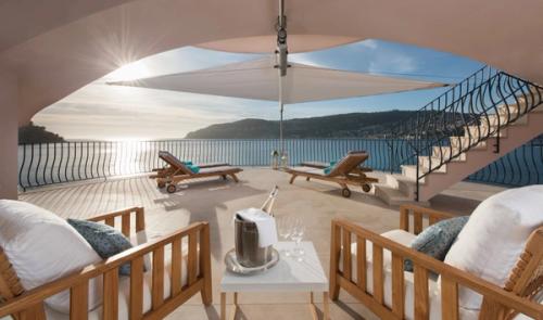 waterfront villa Cap Ferrat terrace