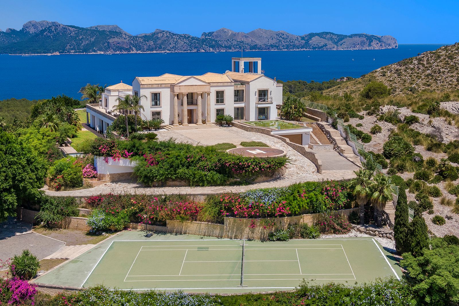 Stunning Mansion with Private Helipad in Mallorca