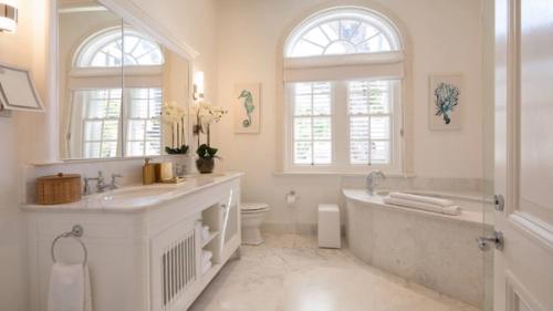 Villa Paynes Bay Barbados Bathroom