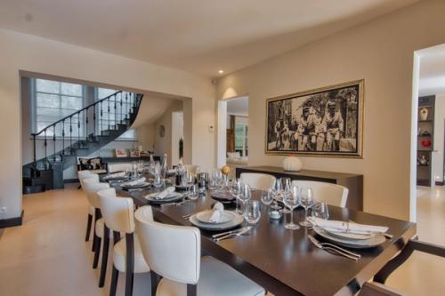 New Villa with Sunset Views in Saint Tropez Living