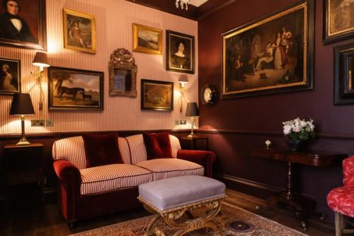 Second sitting room