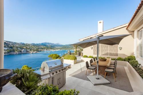 Exquisite Seafront Villa in Port D'Andratx in Mallorca
