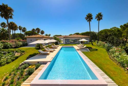 Elegant Villa with Panoramic Views of Pampelonne Beach, St Tropez, France 