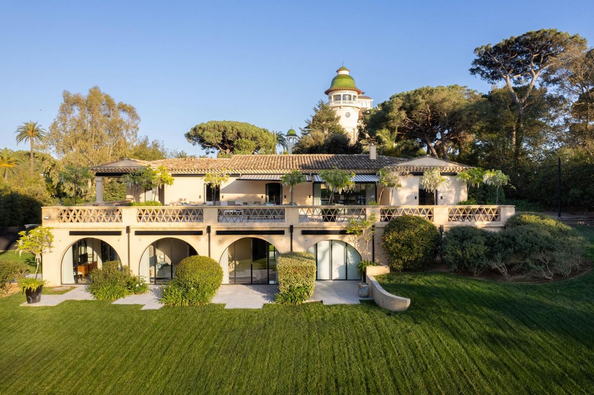 Private and Prestigious Villa in Sought-after Les Parcs de Saint-Tropez, France