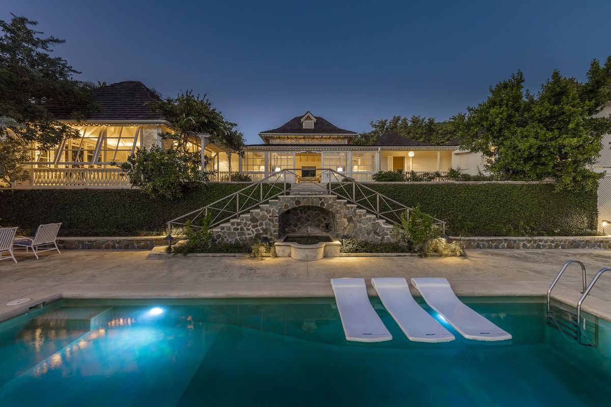 Obsidian, Mustique