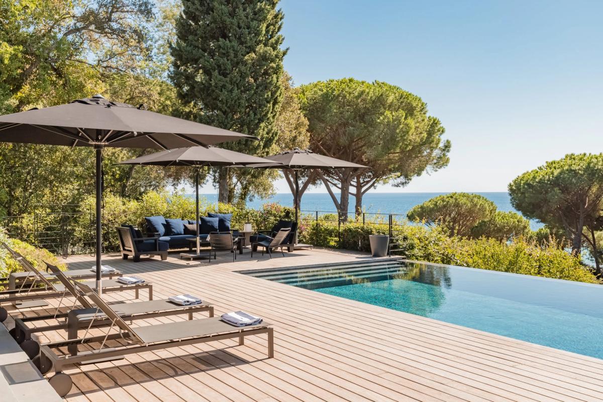 Private Riviera Sanctuary with Beach House and Direct Sea Access, La Croix Valmer, France