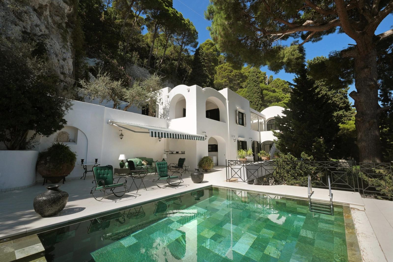 Elevated Escape with Panoramic Views over Capri, Italy
