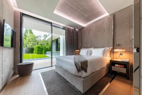 Ultima Geneva Grand Villa