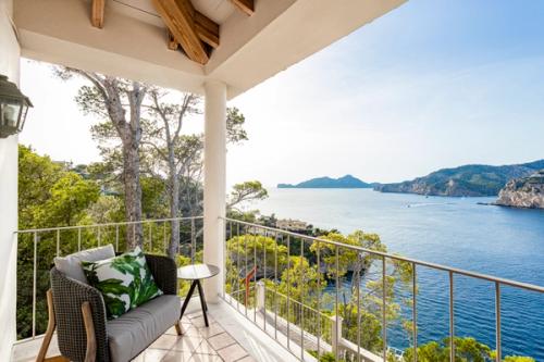 Exquisite Seafront Villa in Port D'Andratx in Mallorca
