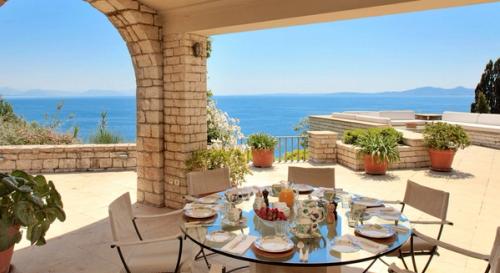 Luxury villa for rent near Corfu town