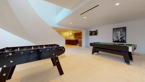 Luxury Villa on La Pointe de l’Ay in St Tropez, France Salle_de_jeux