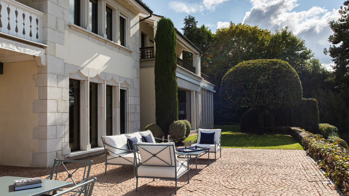 Prestigious Villa with Panoramic Lake Views in Cologny, Geneva, Switzerland