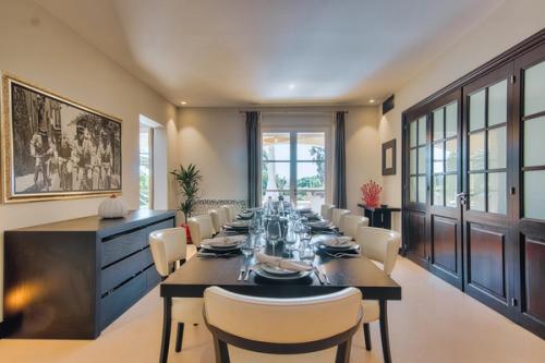 New Villa with Sunset Views in Saint Tropez Living