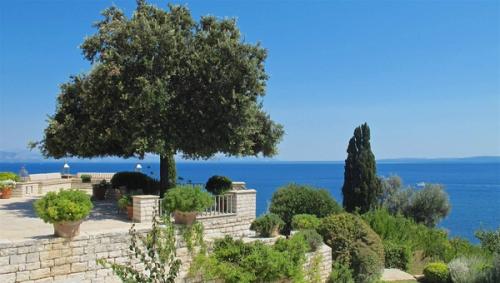 Luxury villa for rent near Corfu town