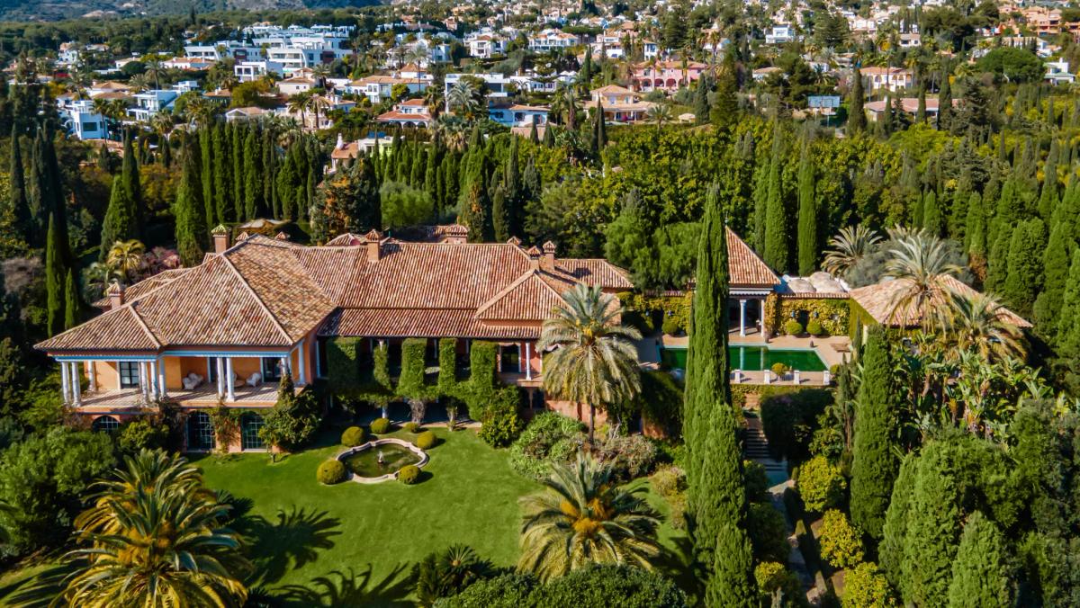 Historic Villa Surrounded by Expansive Botanical Gardens in Nagueles, Marbella, Spain