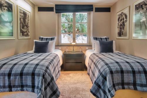 New Villa with Sunset Views in Saint Tropez Bedroom