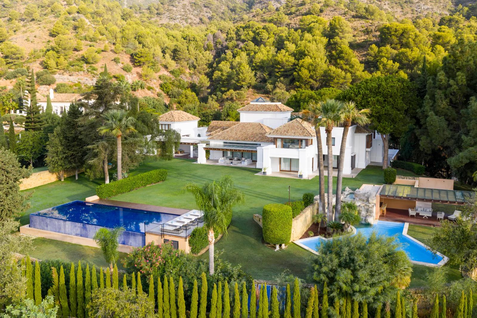 Elegant Hillside Villa with Open Sea Views in Cascada de Camoján, Marbella, Spain