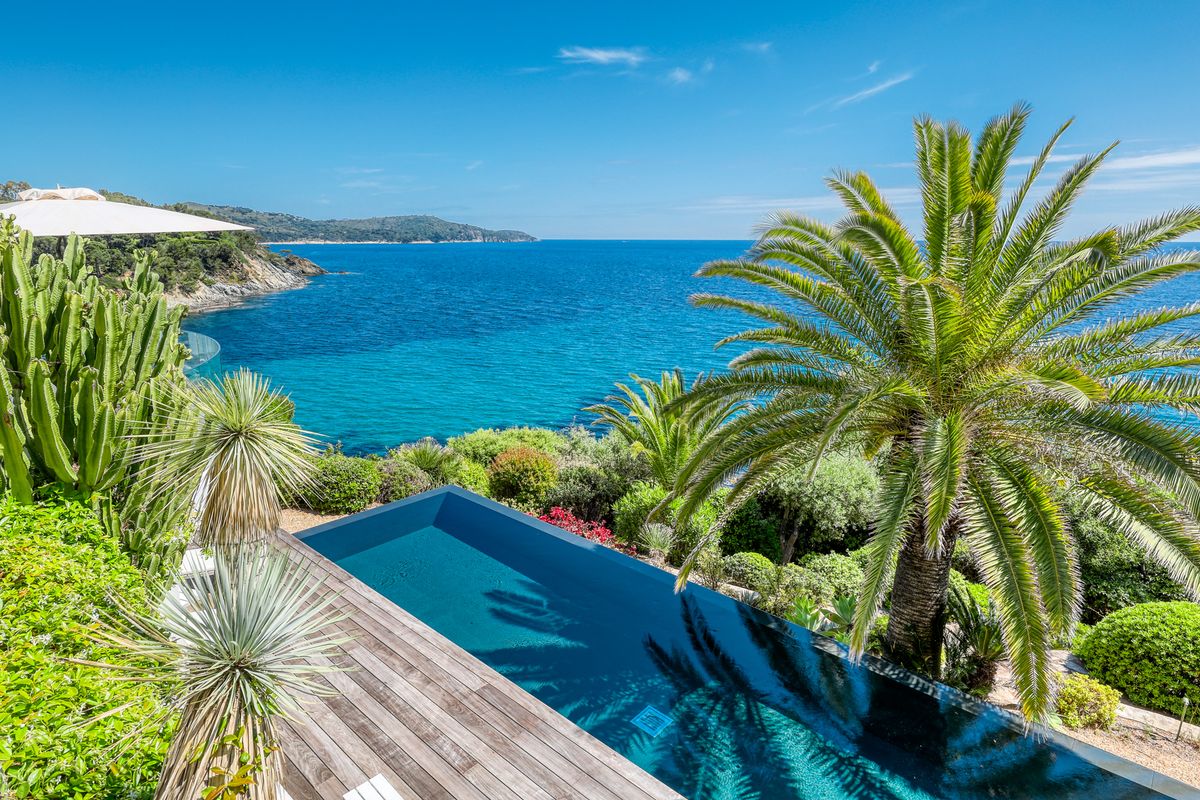 Waterfront Villa with 180° Views and Private Sea Access, La Croix Valmer, France