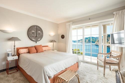 Exquisite Seafront Villa in Port D'Andratx in Mallorca