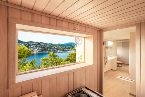 Exquisite Seafront Villa in Port D'Andratx in Mallorca