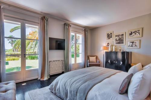 New Villa with Sunset Views in Saint Tropez Bedroom 1