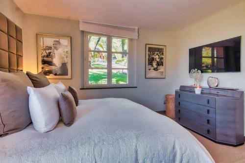 New Villa with Sunset Views in Saint Tropez Grace Kelly Bedroom