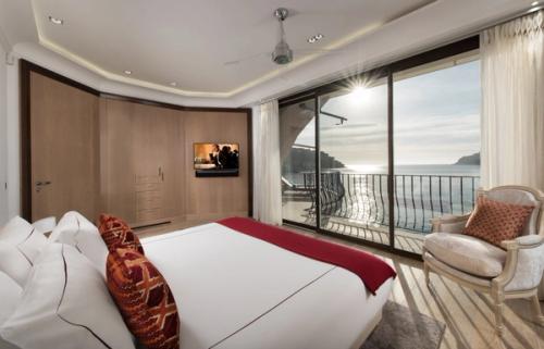 waterfront villa Cap Ferrat bedroom