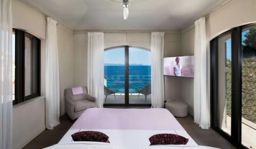 Waterfront Ultra Luxury Villa Rental in Les Parcs du St Tropez