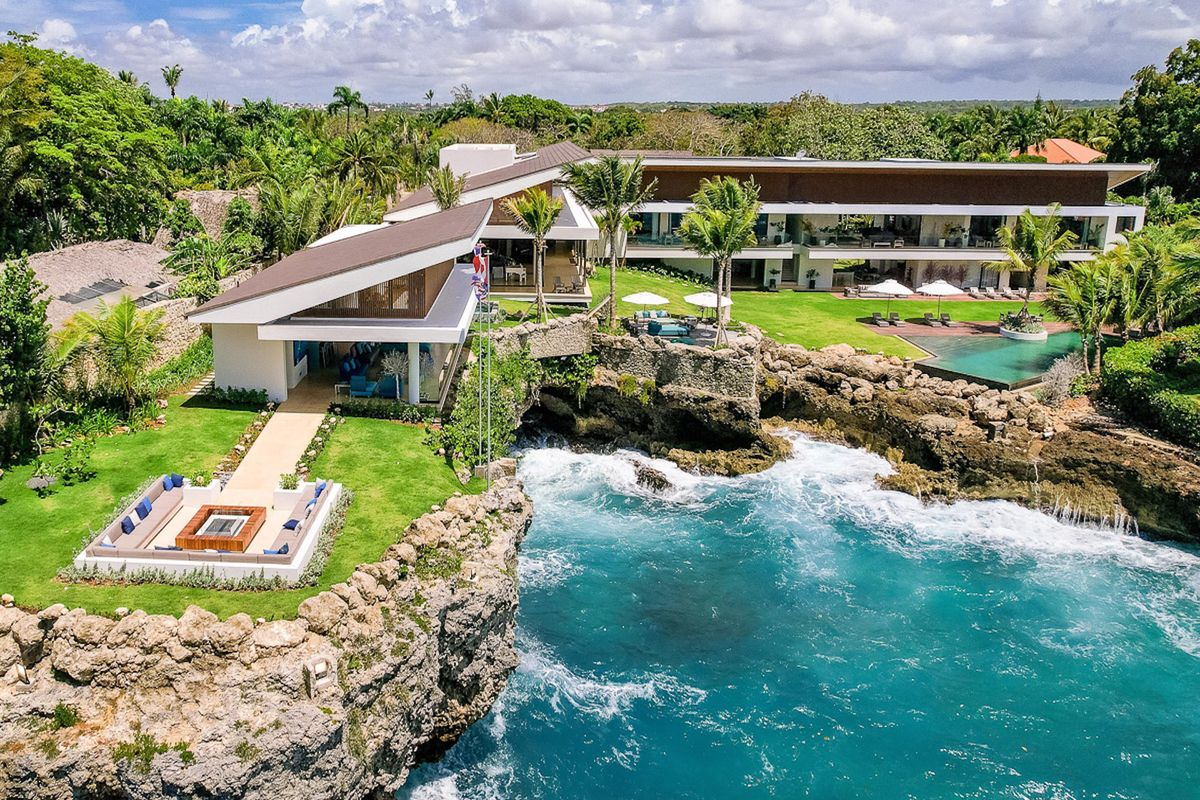 Remarkable Oceanfront Villa in Casa de Campo, Dominican Republic