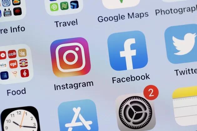 Smartphone screen displaying app icons including Instagram, Facebook, Twitter, and settings with a notification badge.