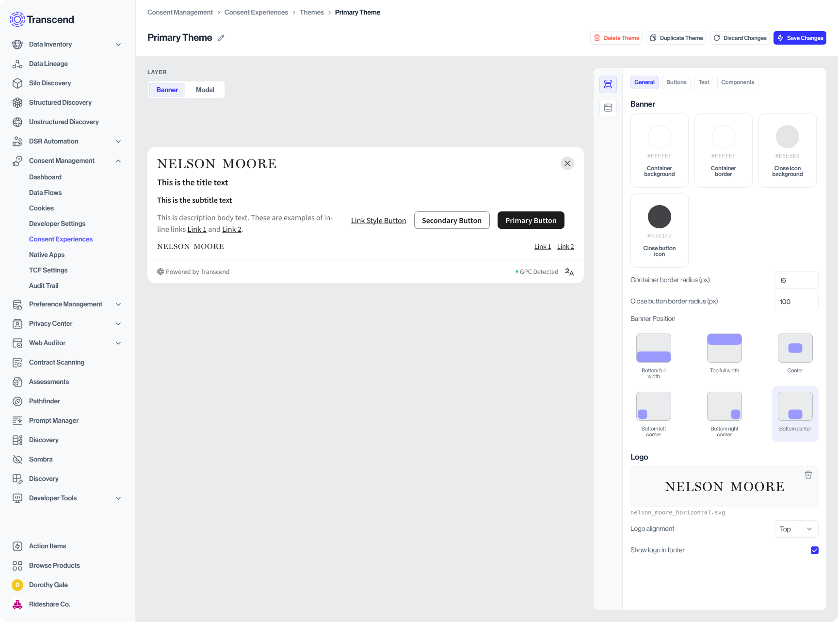 A webpage interface displays a design editor with options to customize banner elements, including text, buttons, and logos. The left sidebar shows a menu with categories for data management and user interface settings.