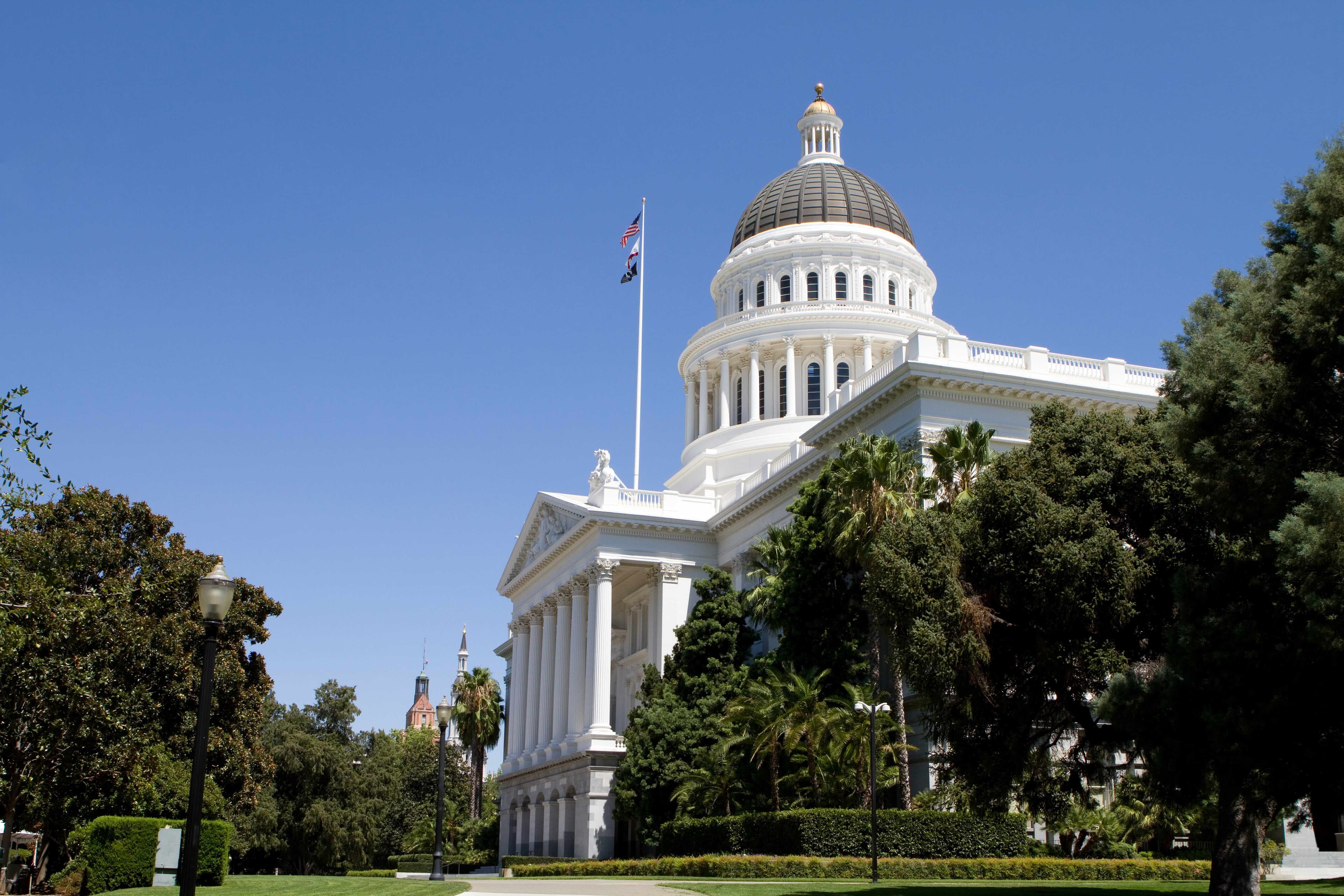 Side view of the California state capitol building