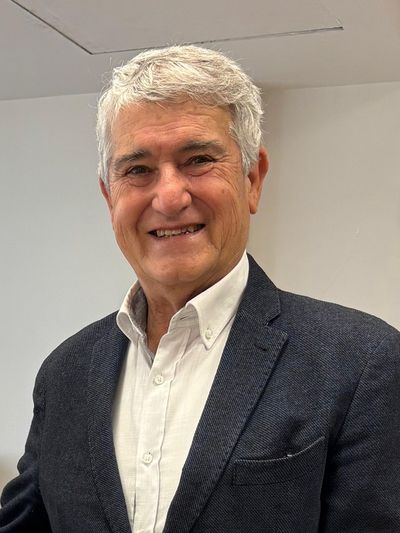 Dr. Carlos Hue García