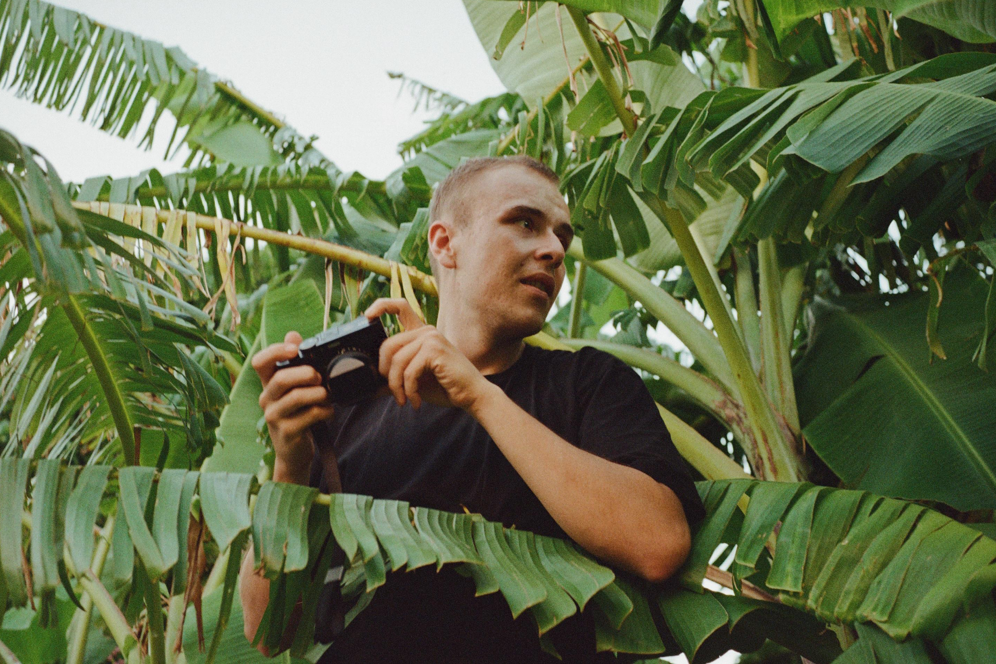 Josef Sindelka photographing among banana leaves